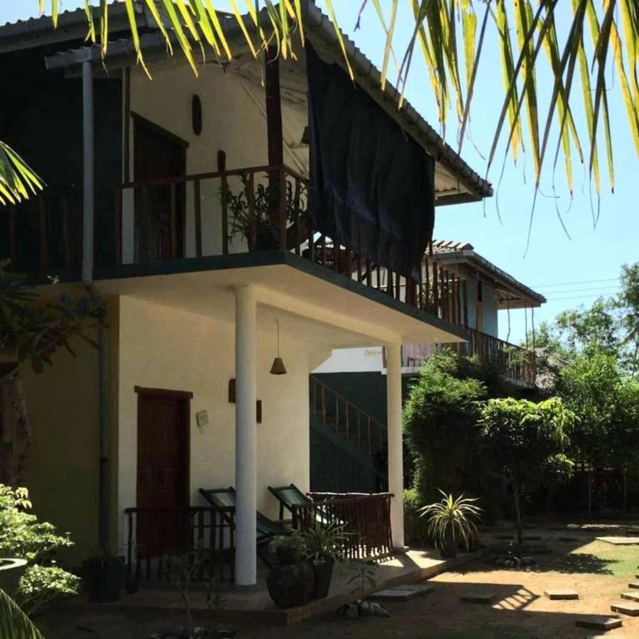 Blue Skies Guest House And Restaurant Тангалла Экстерьер фото